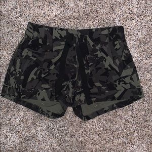 Lulu Lemon size 6 break away shorts